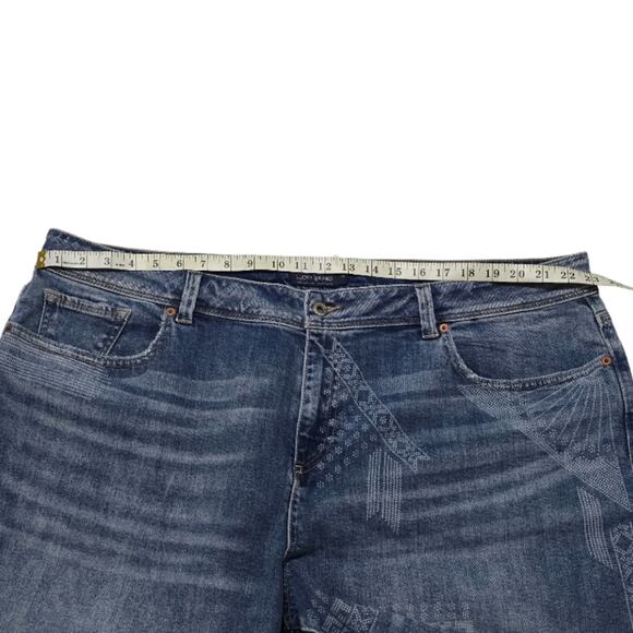 Lucky Brand Women's Denim Shorts Blue Embroidered Accent Details‎ Casual - Picture 5 of 12